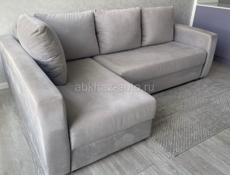 Угловой диван . Доставка обговаривается 