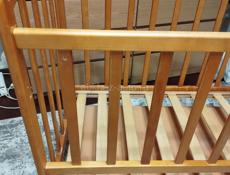 Кроватка с ортопедическим матрасом и наматрасником