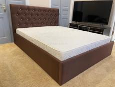 Кровать с матрасом