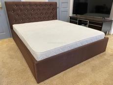 Кровать с матрасом