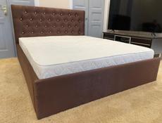 Кровать с матрасом 
