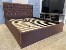 Кровать с матрасом