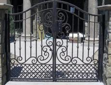 Ворота, двери из металла