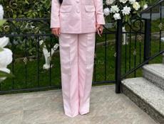 Брючный костюм . 