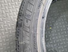 275 35 R19 две штук