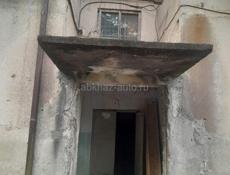 Квартира расположена на 1- этаже, одно комнатная квартира, полный пакет Документов!по Ул абжуйская 7/2 в шаговой доступности! Продажа или обмен на машину вотцап +79407730871