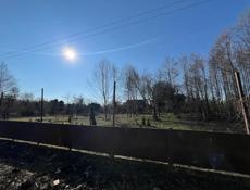 70 сотых, хочу 4м на учатке можно строить все что захочешь место позваляет находится в очень хорошем рядом шашлычная где готовят самый вкусный шашлык в Абхазии