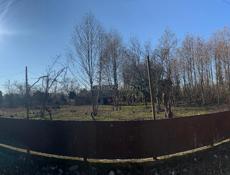 70 сотых, хочу 4м на учатке можно строить все что захочешь место позваляет находится в очень хорошем рядом шашлычная где готовят самый вкусный шашлык в Абхазии