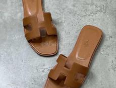 Тапки Hermes  новые 38 размер ( подойдет на 37) 