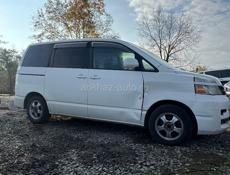 Тойота Вокси 2005 г и тд