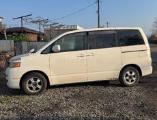 Тойота Вокси 2005 г и тд