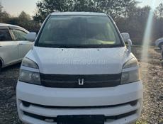 Тойота Вокси 2005 г и тд 