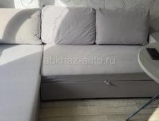 Угловой диван . Доставка обговаривается 