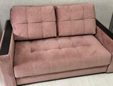 Диван . Доставка обговаривается 