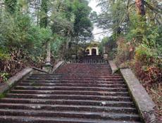 Здание в центре Сухум под ресторан, офис, банк, модный клуб-25млн.р.