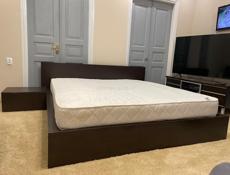 Кровать Большая с матрасом и тумбами