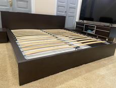 Кровать Большая с матрасом и тумбами