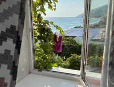 На берегу моря продается квартира.