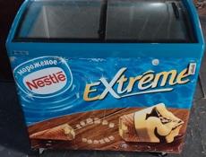 Витринный холодильник. Мороженое