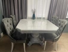 Продается стол ,без стулья 