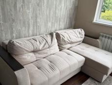 Угловой диван . Доставка обговаривается 