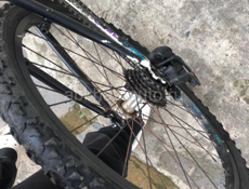 Продам велик в хорошем состоянии тормозов нету и скорость не переключаются надо тросики. Купит 