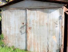 Продаю гараж ключи не могу найти внутри гаража хороший не чего не протекает вода есть место для машины хорошее