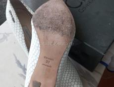 Туфли от кэлвин кляин,белые кожаные ,шпилька.