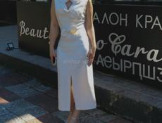 Продается платье (одевалось 1 раз) новое (торг уместен ) 