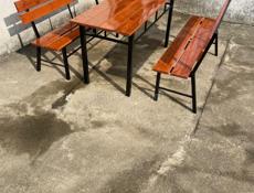 Стол и стулья 