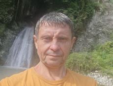 Ищу работу сторожить дом и ухаживать за садом