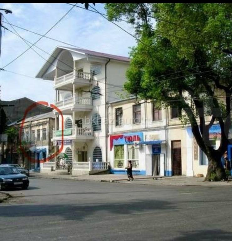 Комната посуточно в центре города сухум