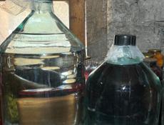 Продается чача из разных сортов винограда - двух гонка 70 градусов…. по 500р за литр !Село Адзюбжа номер для связи 9672901