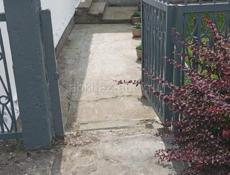 Сдается маленький домик, отдельный вход и дворик, 2 комнаты, ванная и кухня, все условия для проживания, сдается  по май, включительно, цена договорная