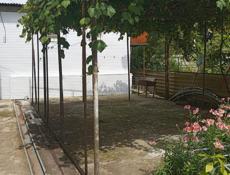 Сдается маленький домик, отдельный вход и дворик, 2 комнаты, ванная и кухня, все условия для проживания, сдается  по май, включительно, цена договорная