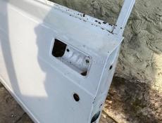 Передняя левая дверь 