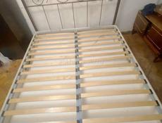 Продается двуспальная кровать 