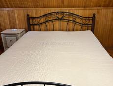 Продам кровать и тумбы