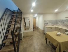 Двухэтажный дом ( квартира ) в центре города.