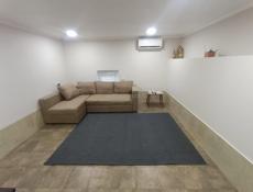 Двухэтажный дом ( квартира ) в центре города.