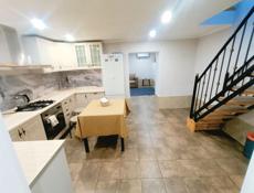 Двухэтажный дом ( квартира ) в центре города.