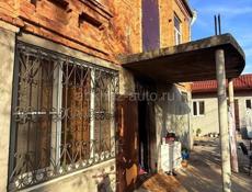 Продаётся двухэтажный дом в центре Сухума #105