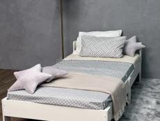 Кровать с матрасом 