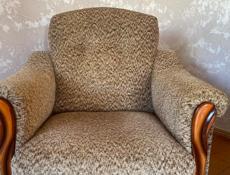 Два кресла и один диван