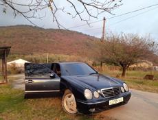 Mercedes-Benz 200-Series