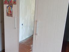 Сро, но отдам шкаф трехярусный. Вещевой. В  отличном состояний. 