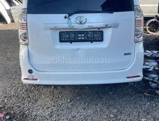 Тойота Вокси