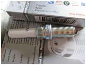 В наличии ориг свечи на Ауди 4.2л Fsi