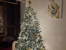 Продам елку с гирляндой «роса», 210см 