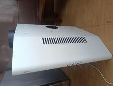 Продам вытяжку Медея за символическую плату